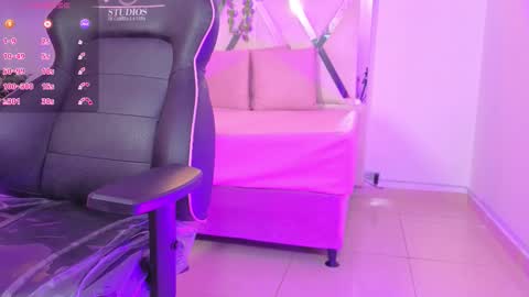 Snapshot of zury_tay chatting on March 23, 11:36 am ZURY online show from March 23, 11:36 am