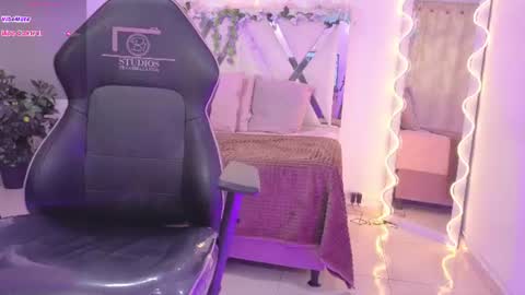 Snapshot of zury_tay chatting on June 17, 12:18 pm ZURY online show from June 17, 12:18 pm