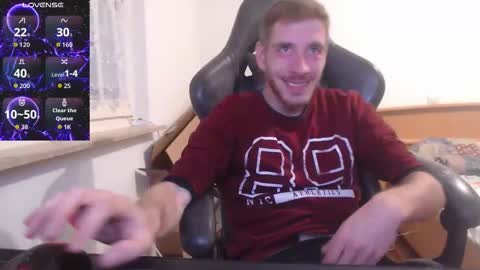 Snapshot of zuzmosfokafasz chatting on November 14, 11:02 pm Zuzmoe online show from November 14, 11:02 pm