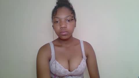 zyraelle_01 online show from May 8, 9:03 am