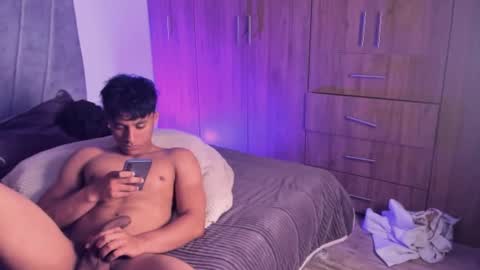 Snapshot of zyzz_1812 chatting on September 12, 11:04 pm zyzz_1812 online show from September 12, 11:04 pm