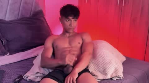 Snapshot of zyzz_1812 chatting on October 1, 6:03 pm zyzz_1812 online show from October 1, 6:03 pm
