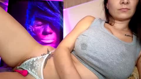 zzarraaa online show from November 19, 8:31 pm