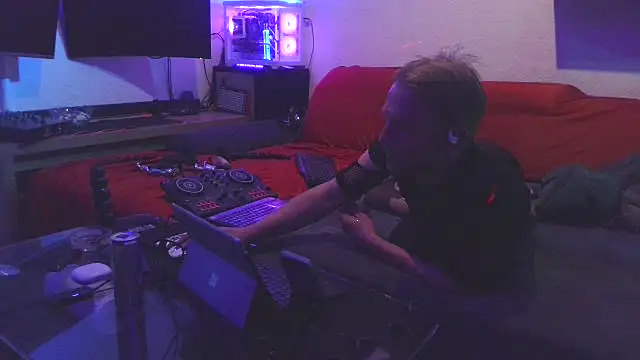 Snapshot of davidgntxxxxx chatting on April 30, 8:57 pm davidgntxxxxx online show from April 30, 8:57 pm
