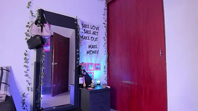 little kayla  online show from April 16, 12:44 am