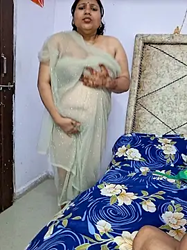 Snapshot of MOM-SUN-COUPLE chatting on February 11, 8:10 pm MOM-SUN-COUPLE online show from February 11, 8:10 pm