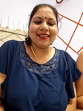 Snapshot of MOM-SUN-COUPLE chatting on February 24, 5:42 pm MOM-SUN-COUPLE online show from February 24, 5:42 pm