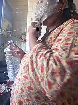 Snapshot of MOM-SUN-COUPLE chatting on March 31, 6:47 am MOM-SUN-COUPLE online show from March 31, 6:47 am
