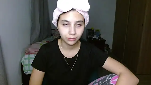 mia  lopez  online show from September 23, 5:10 am