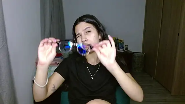 mia  lopez  online show from October 21, 1:17 am