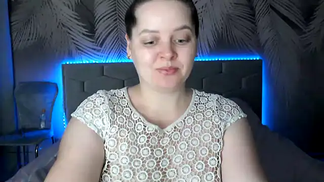 uliastar online show from February 5, 7:07 am