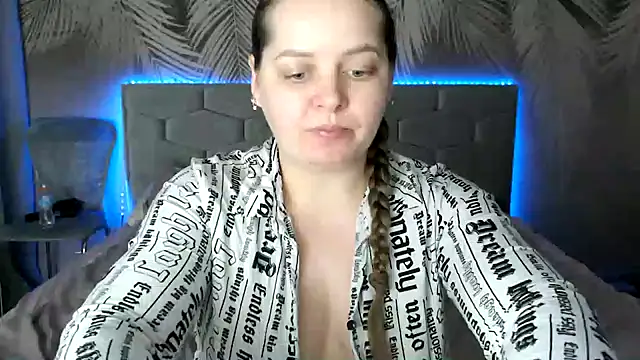 uliastar online show from February 7, 8:44 am