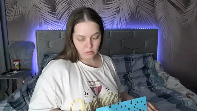 uliastar online show from March 4, 4:09 pm