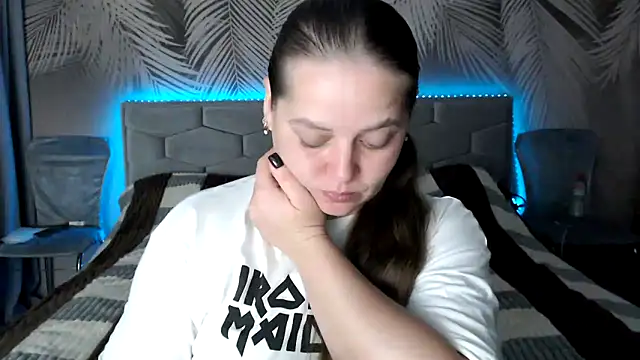 uliastar online show from October 6, 7:06 am