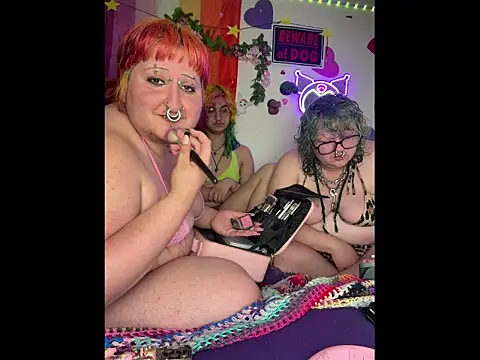 ivolustful online show from April 10, 5:17 pm