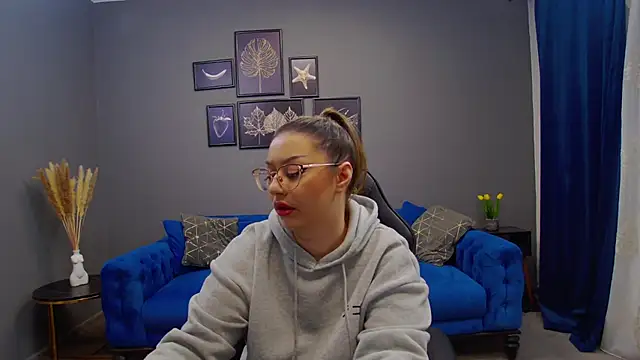 Snapshot of Katewalker_ chatting on December 7, 5:09 pm Katewalker online show from December 7, 5:09 pm