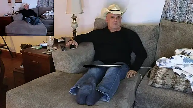 Foxhunt99 online show from January 15, 3:11 am