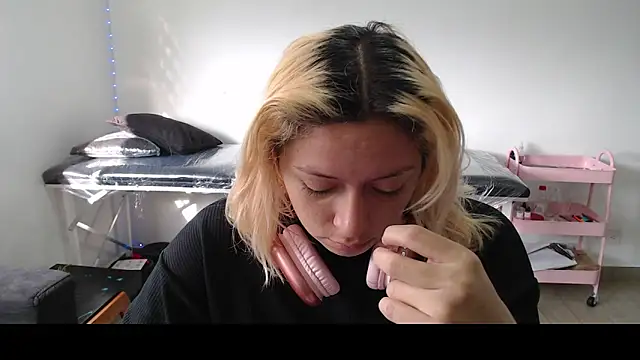 MommyMiaWs online show from March 3, 12:48 pm