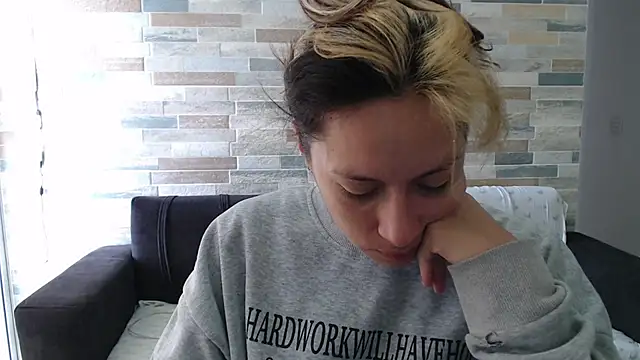 MommyMiaWs online show from September 26, 3:16 pm