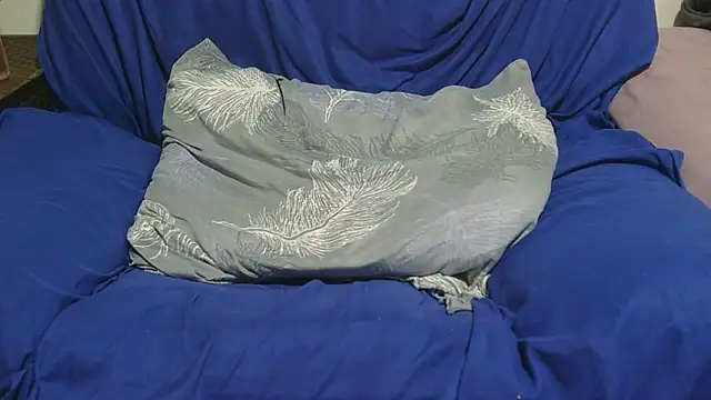 sluttylaura21 online show from March 25, 11:49 am