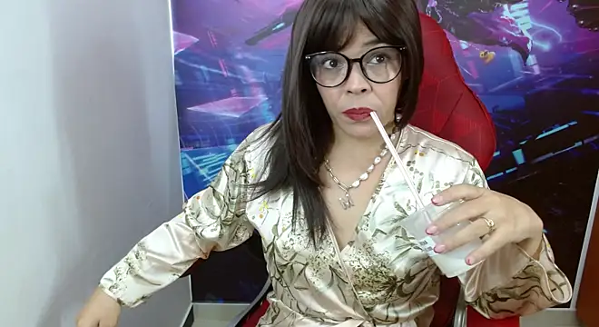 Abril Beltran  online show from February 9, 3:12 pm