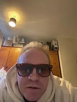 Snapshot of C_Huntsman chatting on February 4, 8:35 am C Huntsman online show from February 4, 8:35 am