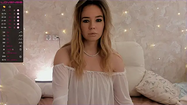 Snapshot of EvaSileZ chatting on October 18, 10:05 am EvaSileZ online show from October 18, 10:05 am