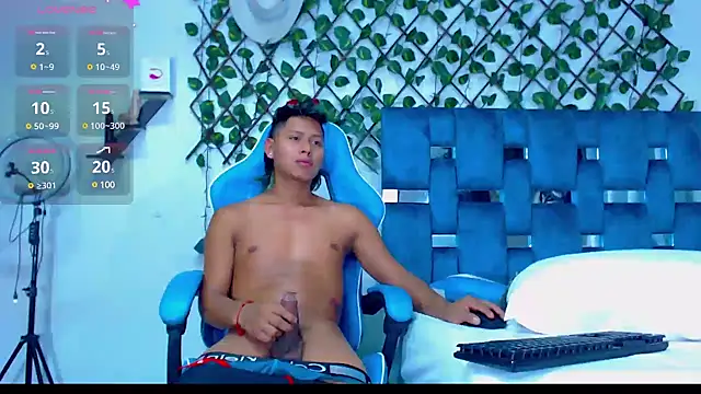 Hakim prettynigg online show from December 6, 6:28 pm