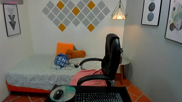 tracycum online show from March 15, 5:15 pm