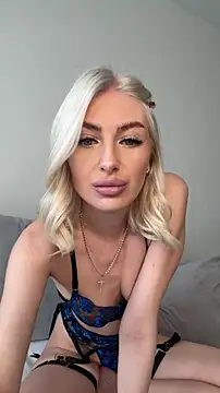 Snapshot of Mia_Roxie chatting on May 12, 3:14 am Mia Roxie online show from May 12, 3:14 am