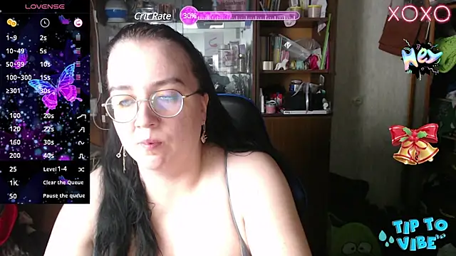 Snapshot of LeonaHarrison chatting on December 19, 10:24 am LeonaHarrison online show from December 19, 10:24 am