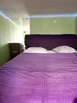 KiraXTender online show from March 11, 2:06 am