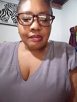Snapshot of YELLOW_BONE chatting on May 26, 8:49 pm YELLOW BONE online show from May 26, 8:49 pm