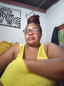 Snapshot of YELLOW_BONE chatting on May 27, 8:06 pm YELLOW BONE online show from May 27, 8:06 pm