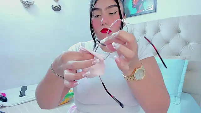 NayaWayne online show from March 5, 2:34 pm