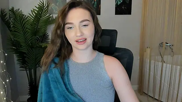 Snapshot of GracefulLook chatting on February 9, 12:49 am GracefulLook online show from February 9, 12:49 am