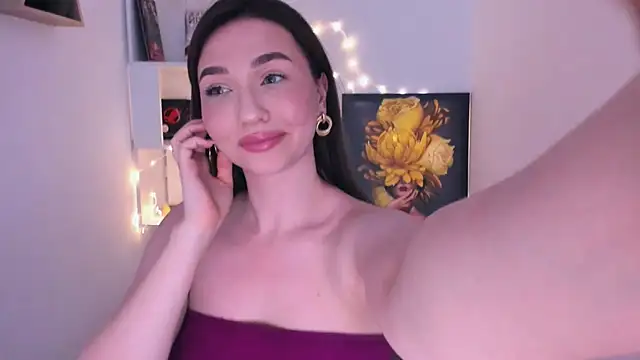 Snapshot of GracefulLook chatting on February 18, 10:47 pm GracefulLook online show from February 18, 10:47 pm