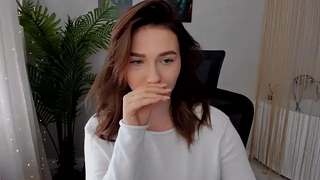 GracefulLook online show from February 28, 9:58 am