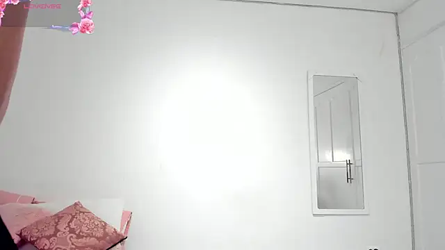 Snapshot of Estrella_Duran chatting on February 8, 12:17 pm Estrella Duran online show from February 8, 12:17 pm