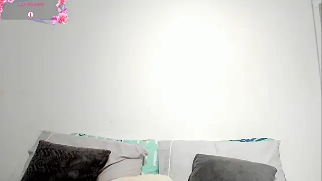 Snapshot of Estrella_Duran chatting on March 18, 10:48 pm Estrella Duran online show from March 18, 10:48 pm