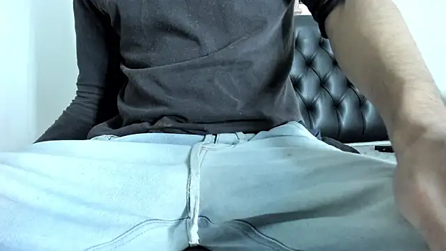 JohanyLatino online show from February 5, 11:23 am