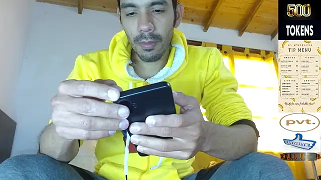 Snapshot of JohanyLatino chatting on May 18, 7:09 pm JohanyLatino online show from May 18, 7:09 pm