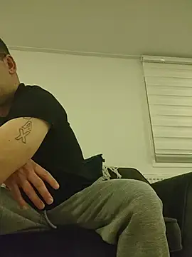 Snapshot of steviebigdick1992 chatting on November 5, 6:19 pm steviebigdick1992 online show from November 5, 6:19 pm