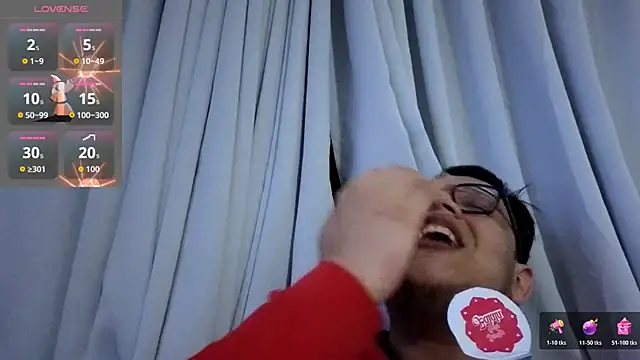 Snapshot of batman2433 chatting on October 30, 12:34 am batman2433 online show from October 30, 12:34 am