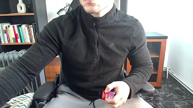 Snapshot of Tomasshelby_ chatting on December 9, 9:39 am Tomasshelby online show from December 9, 9:39 am