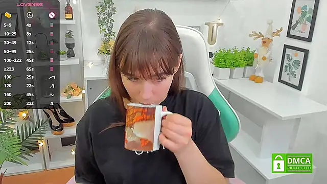  Eliizabeth  online show from March 17, 9:45 pm