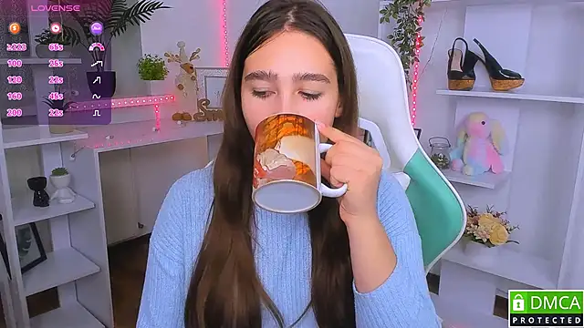  Eliizabeth  online show from November 7, 9:15 pm