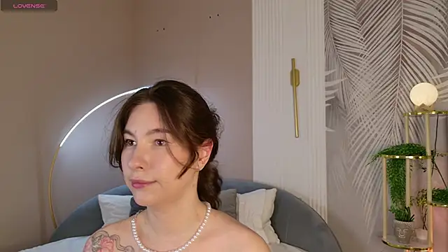 Snapshot of Marie_Diaze chatting on May 2, 5:01 am Marie Diaze online show from May 2, 5:01 am