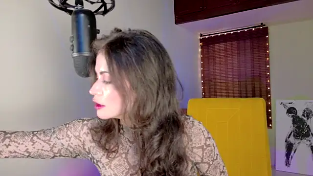 Snapshot of Emma__Blanco chatting on October 2, 4:47 pm Emma Blanco online show from October 2, 4:47 pm