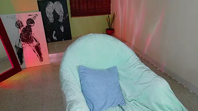 Emma  Blanco online show from February 10, 7:07 pm